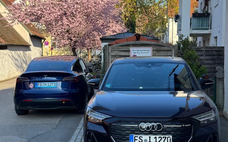 Unser Büro & Fahrzeuge